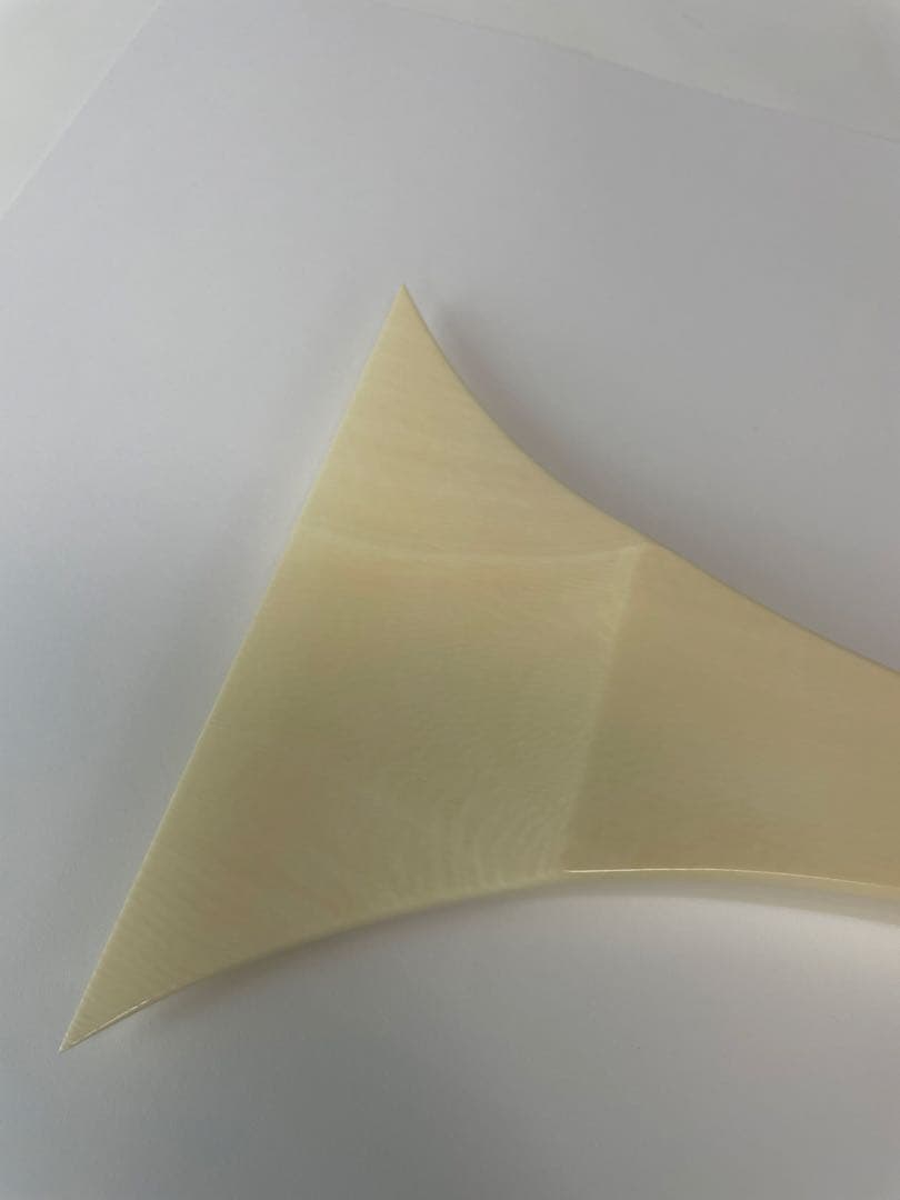 天然素材の三味線バチとケース　開き135mm 重さ263.9g 撥