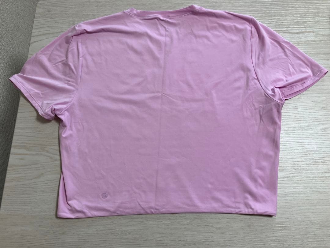 ルルレモン　クルーネッククロップTシャツ