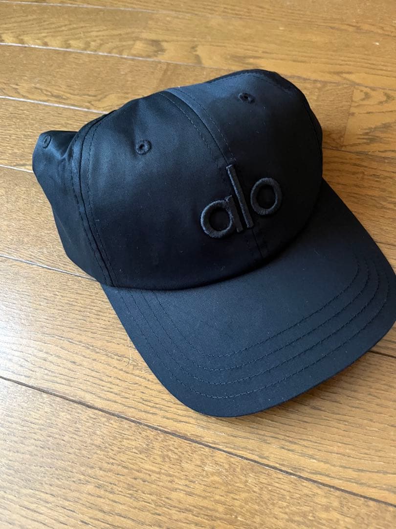 Alo Yoga（アローヨガ）のロゴキャップ