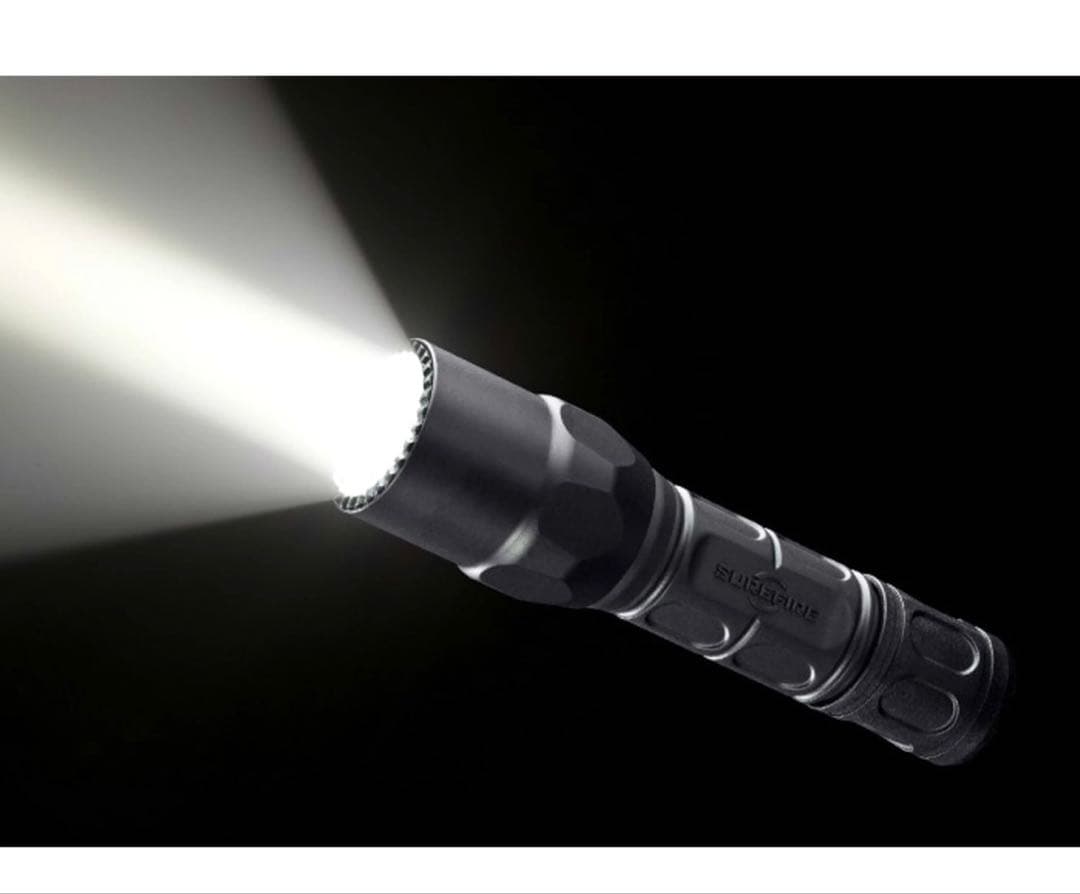 美品　SUREFIRE E184208 ブラックハンディライト