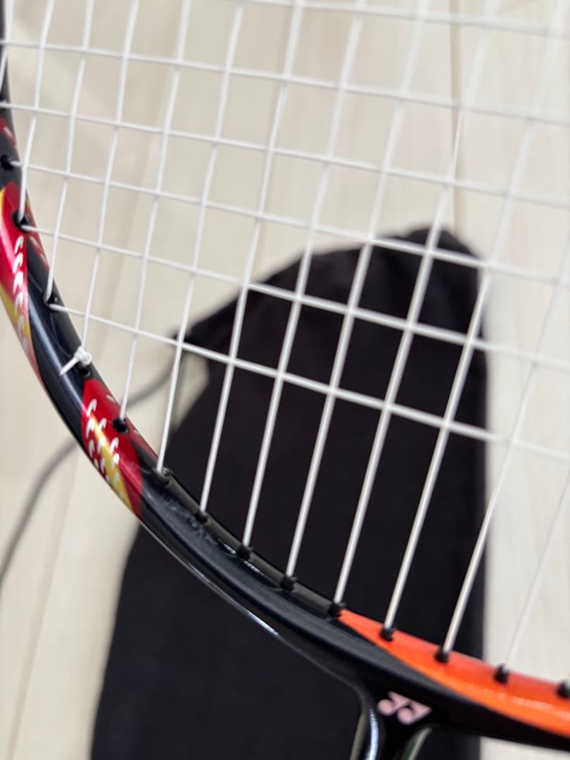 YONEX バドミントンラケット ブラック・オレンジ　アストロクス99の4UG5