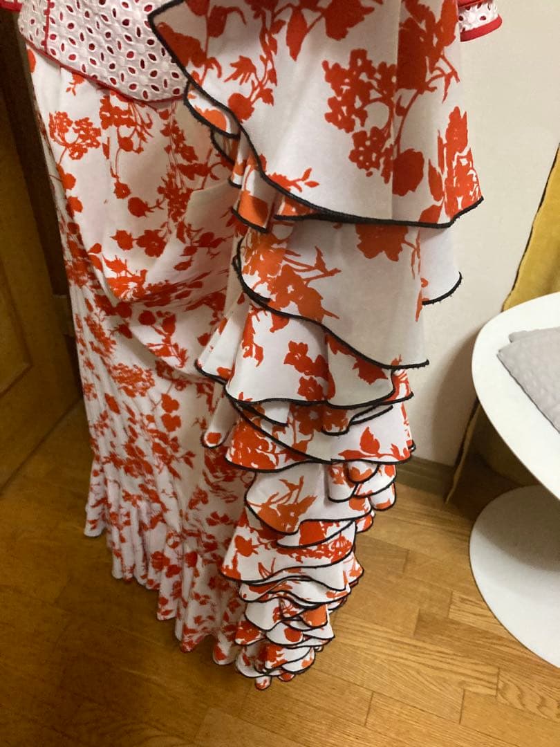 フラメンコ ファルダ　スカート 白地にオレンジ色の花柄