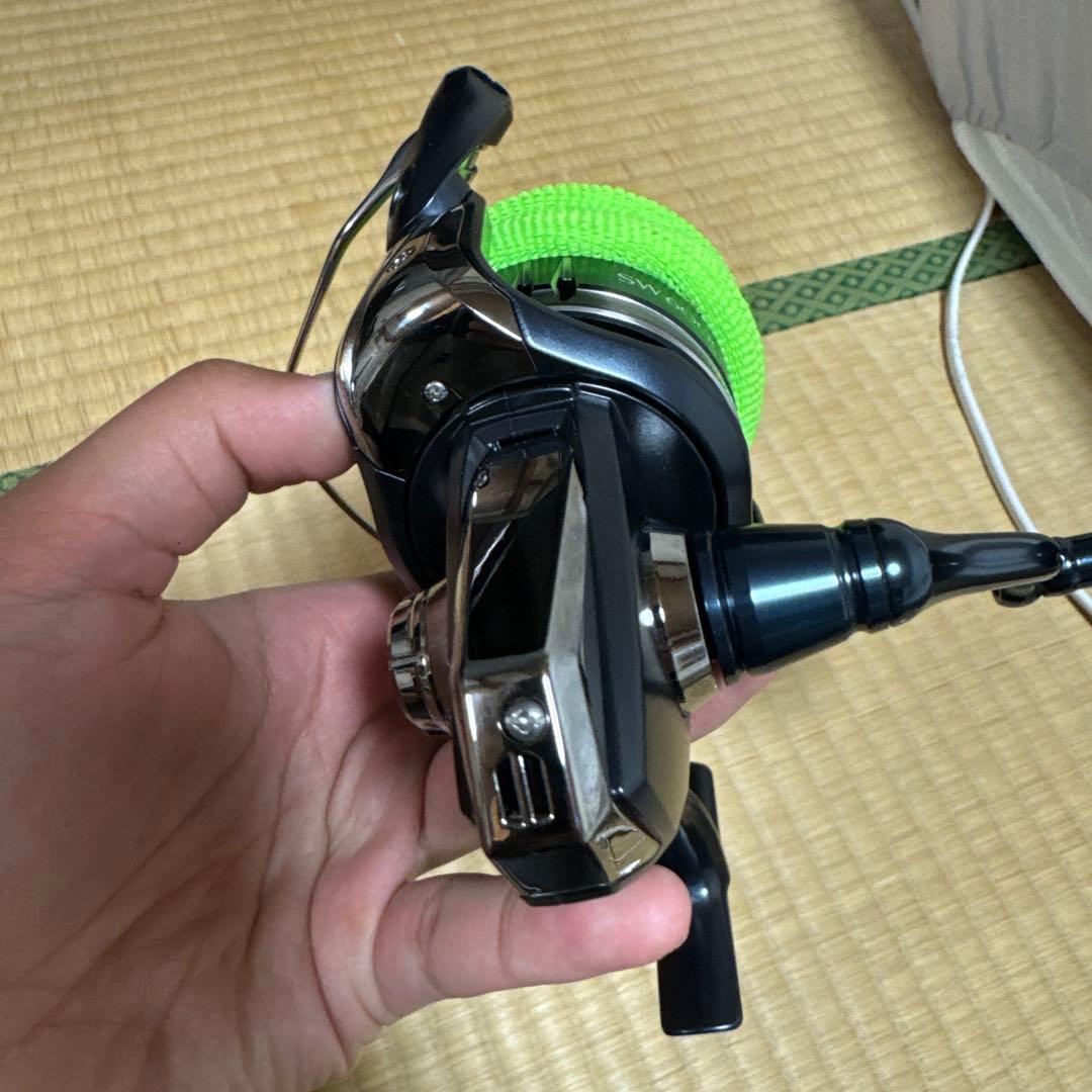 STRADIC SW6000HG スピニングリール ブラック/グリーン