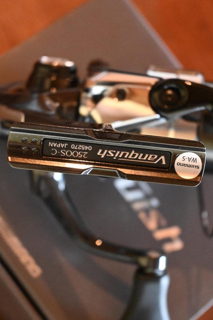 美品 23 ヴァンキッシュ 2500s シマノ リール