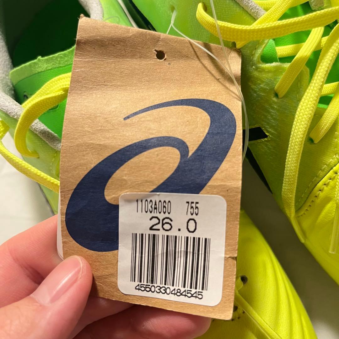 新品　アシックス　サッカーシューズ