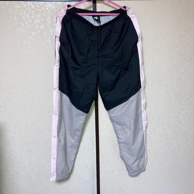 ナイキ ナイロンパンツ サイドボタン 黒 灰 ピンク ウィメンズ Mサイズ