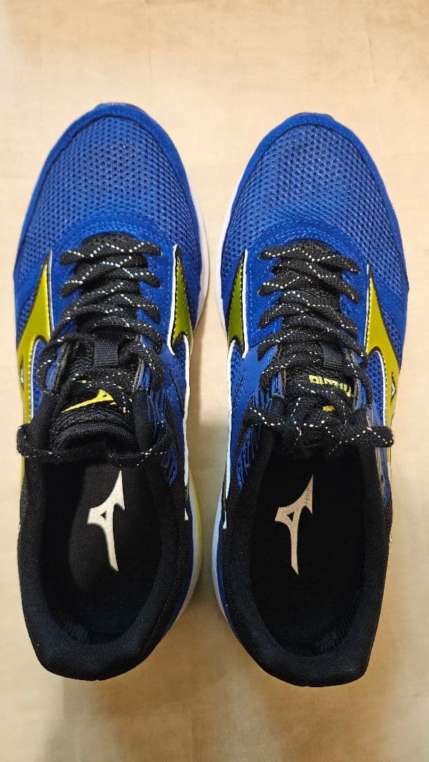 Mizuno「WAVE AERO 16（ウエーブエアロ16）」 ブルー/イエロー