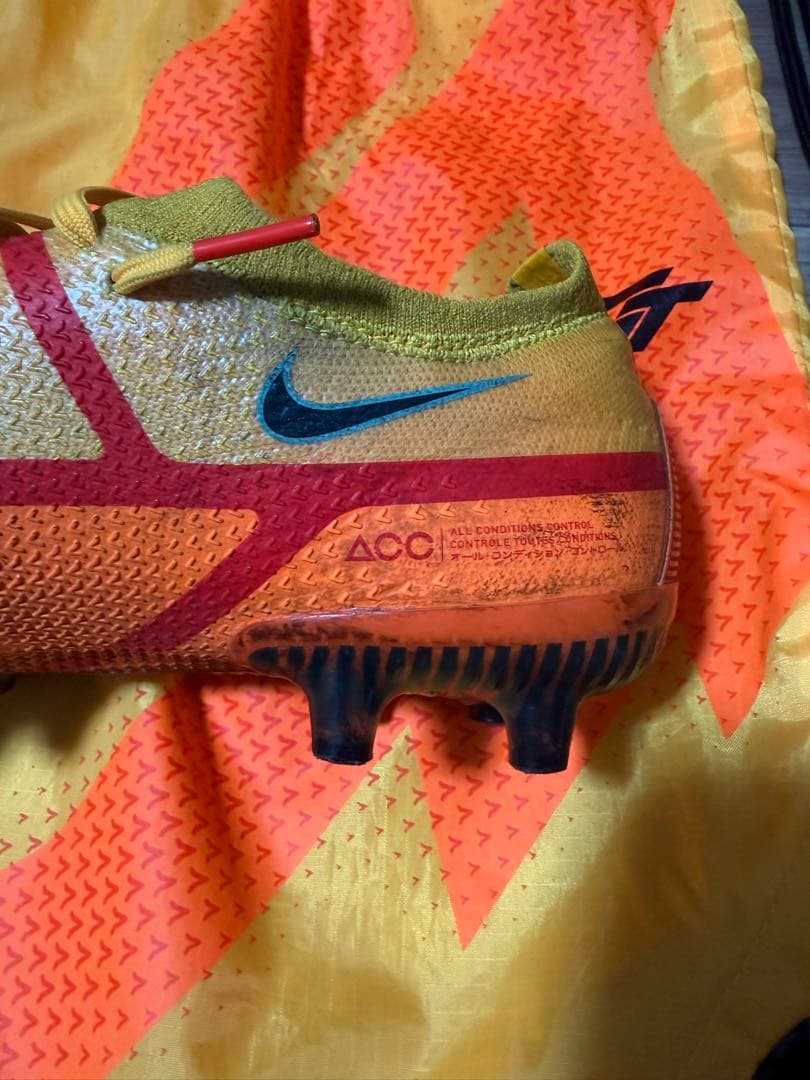 Nike Phantom GTサッカーシューズ オレンジ/イエロー