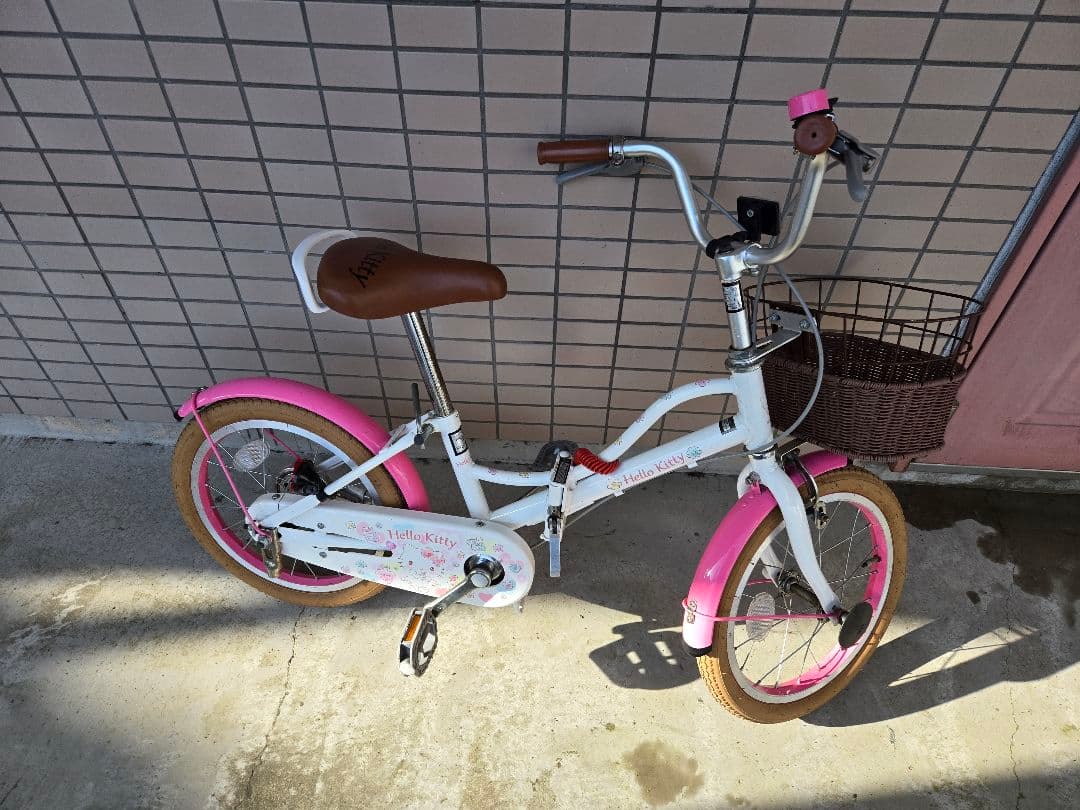 ※都城市受け取りハローキティ 幼児用自転車 空気入れ サポーター ヘルメット