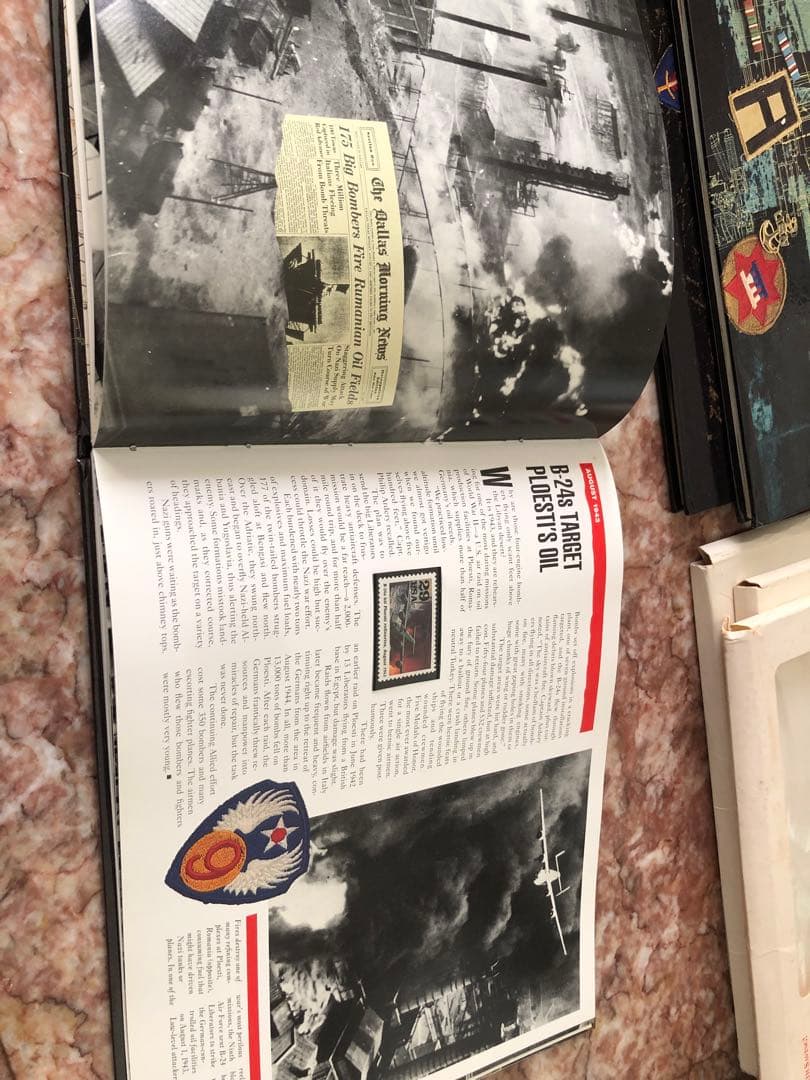 ①アメリカ郵便公社　World War II Remembered 切手アルバム