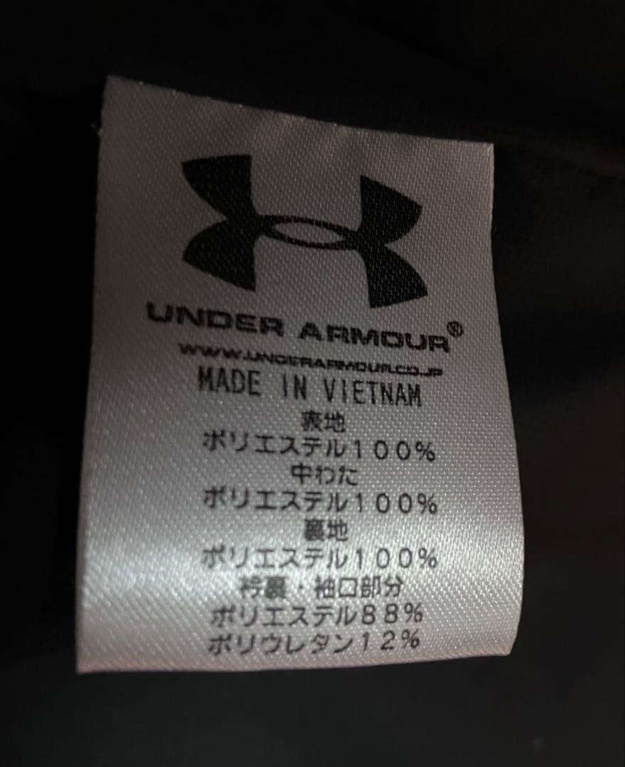 Under Armour ベンチコート 黒　サイズ：SM（S）クリーニング済み