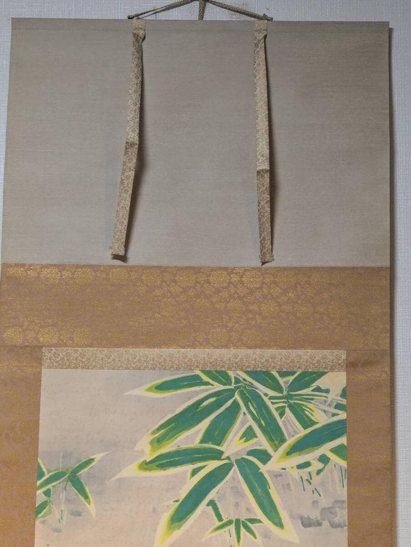 【真作】掛軸　根上富治　熊笹　竹に小鳥　彩色日本画　四季の風情　共箱入　V11