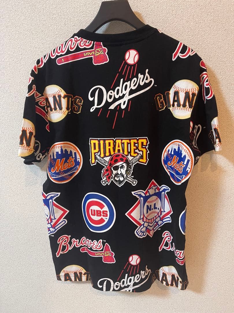 MAJESTIC MLB総柄Tシャツ