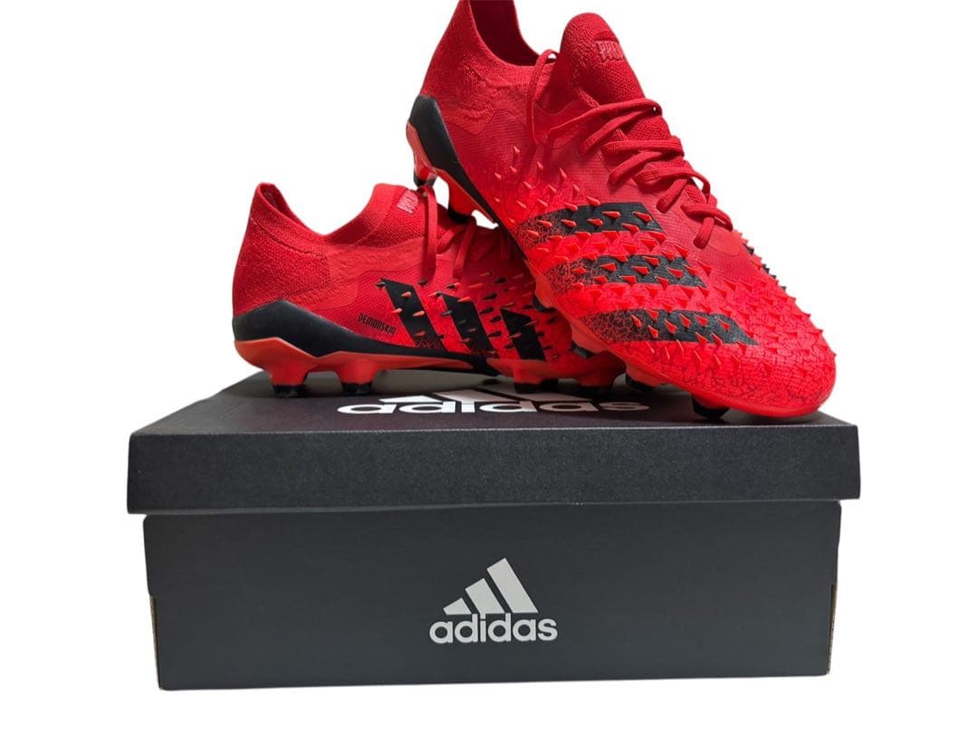 adidas Predator レッド サッカーシューズ