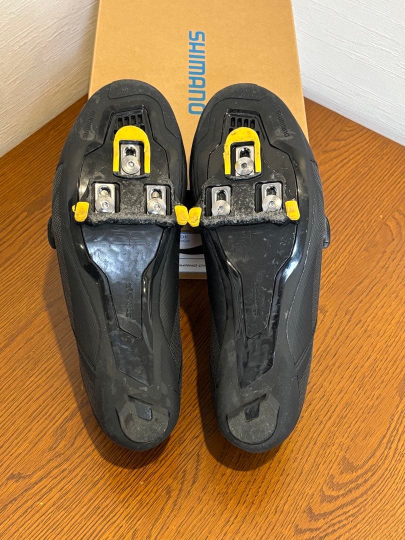 シマノ　RC3　SH-RC300　サイズ42（26.5センチ）クリート付き