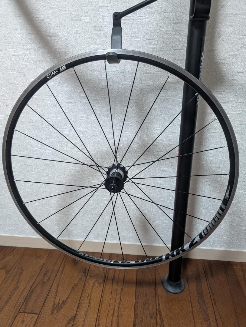 DT SWISS RR21 DiCUT アルミホイール (チューブレスレディ)