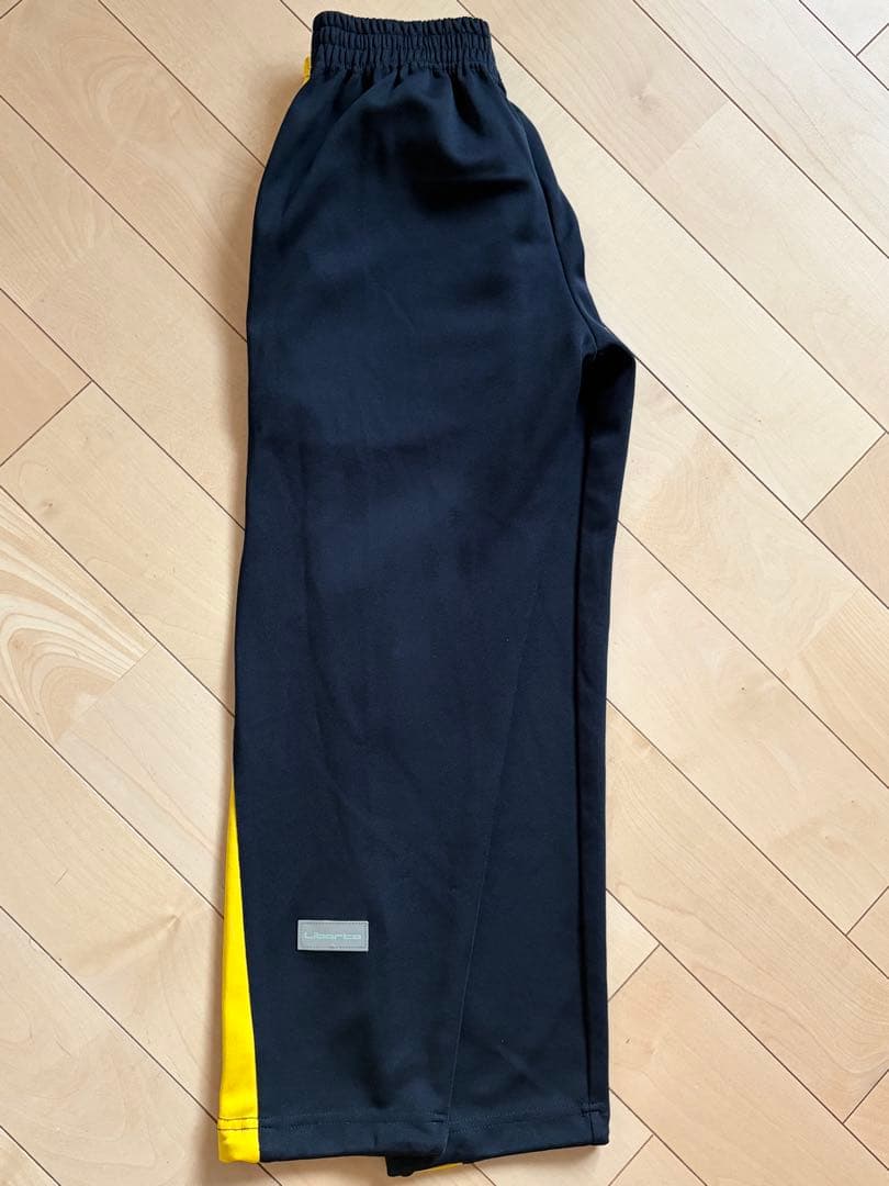 美品　（リベルタ） サッカースクール ジャージ上下セット145cm+レガース