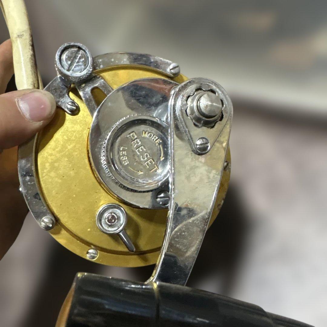PENN REELS International II 50SW ゴールド