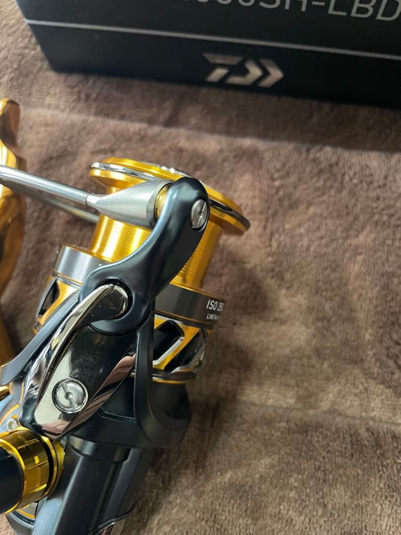 超美品DAIWA 18 TOURNAMENT ISO 2500SH-LBD