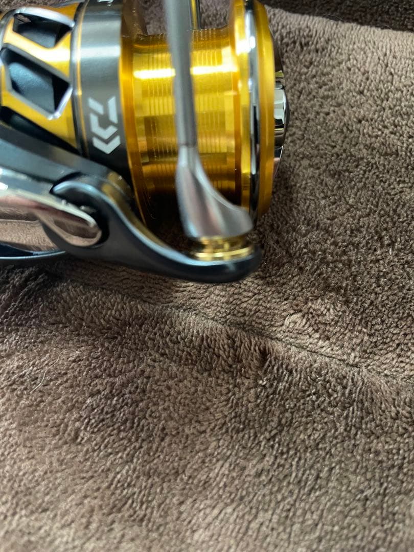 超美品DAIWA 18 TOURNAMENT ISO 2500SH-LBD
