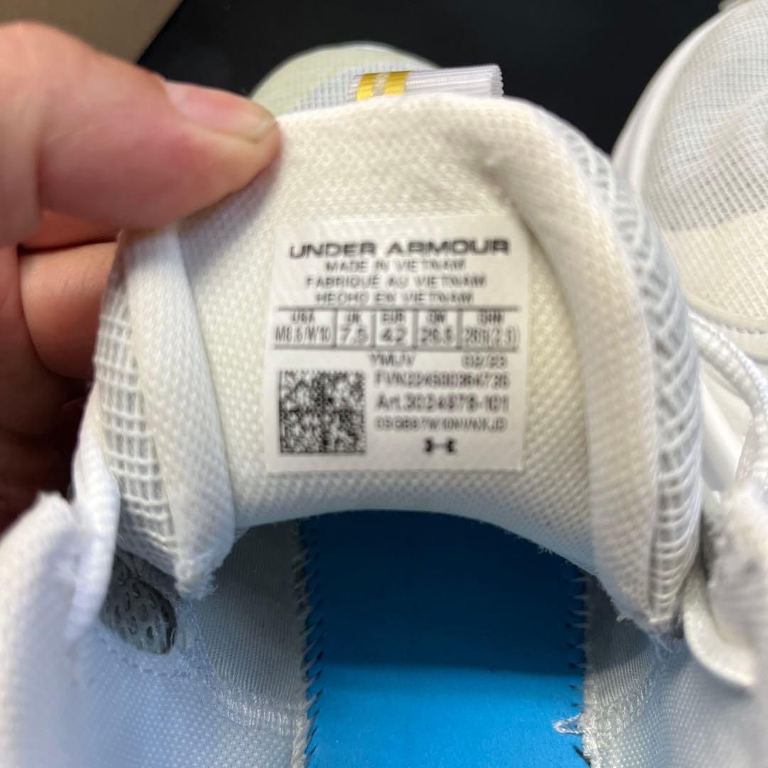 UNDER ARMOUR FLOW ホワイト バスケットボールシューズ　26.5