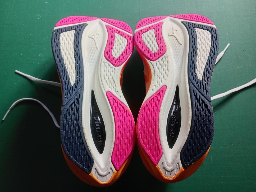 ミズノ　ウェーブリベリオンフラッシュ３　訳アリ　MIZUNO　26.0