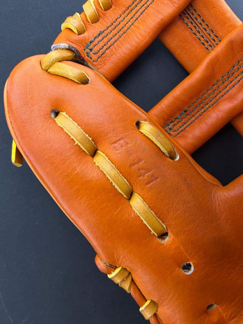 プロ野球選手　グローブ