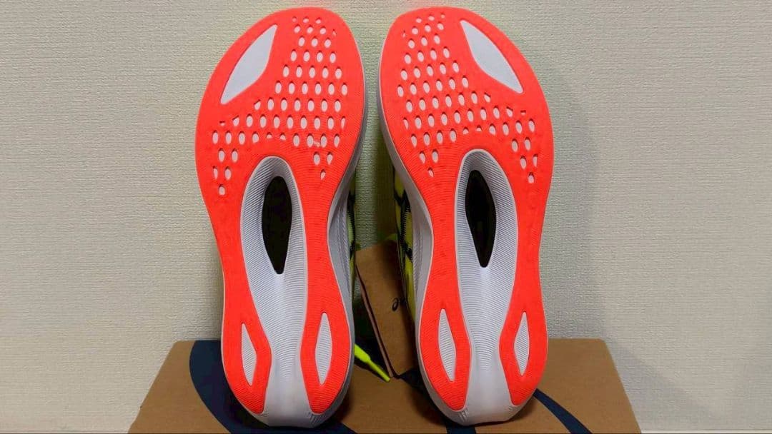 新品　アシックス　マジックスピード4　ランニングシューズ　24cm　イエロー