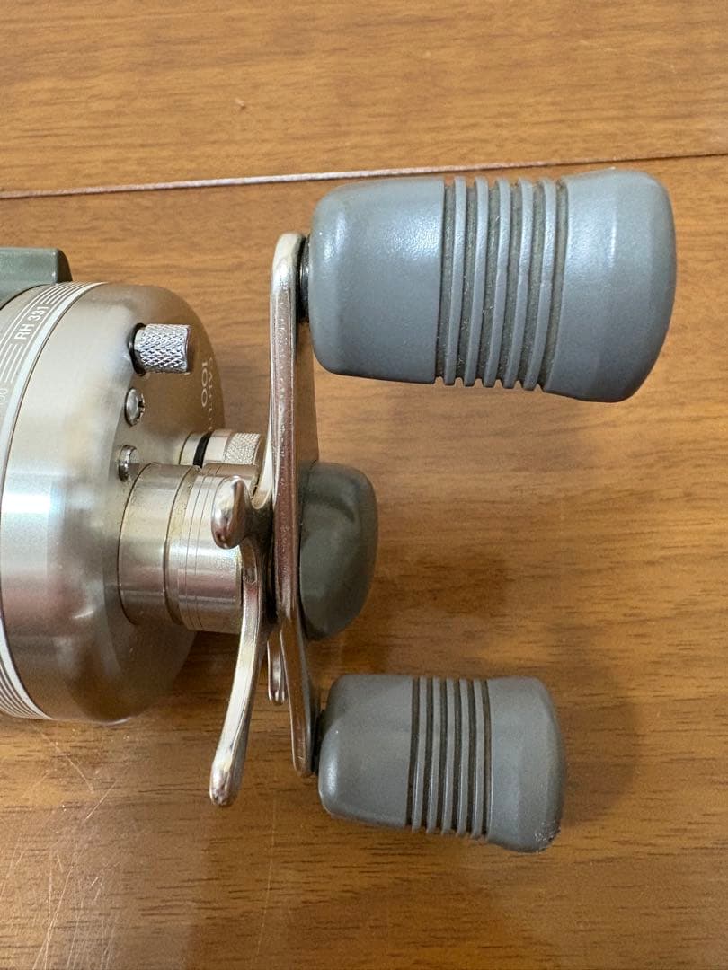 SHIMANO カルカッタ100シルバー