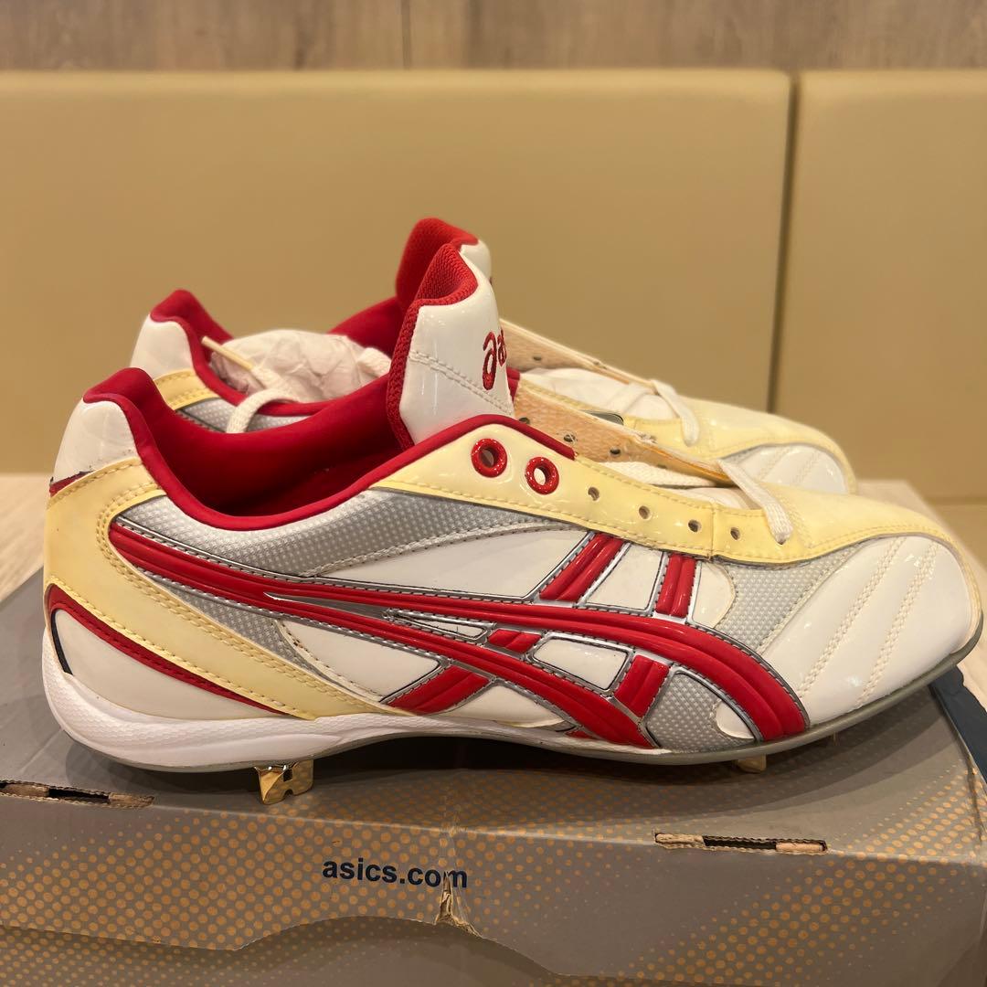 asics スパイクシューズ ホワイト/レッド