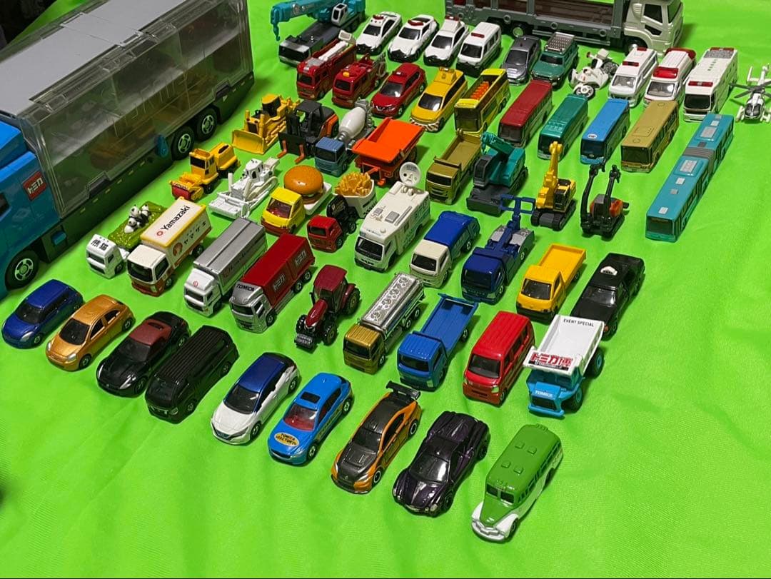 トミカ57台　まとめ売り　おかたづけコンボイ　キャリアカー　パーキングケース付き