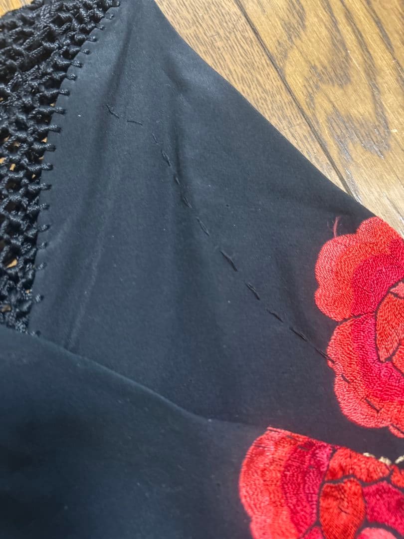 フラメンコ衣装 大判マントン 花柄刺繍 黒地 フリンジ付