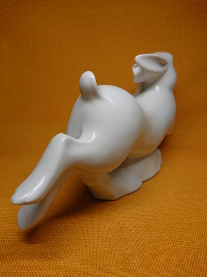 【美品】ウサギ　兎　白兎　陶器　置物　インテリア　工芸品　美術品　A1683