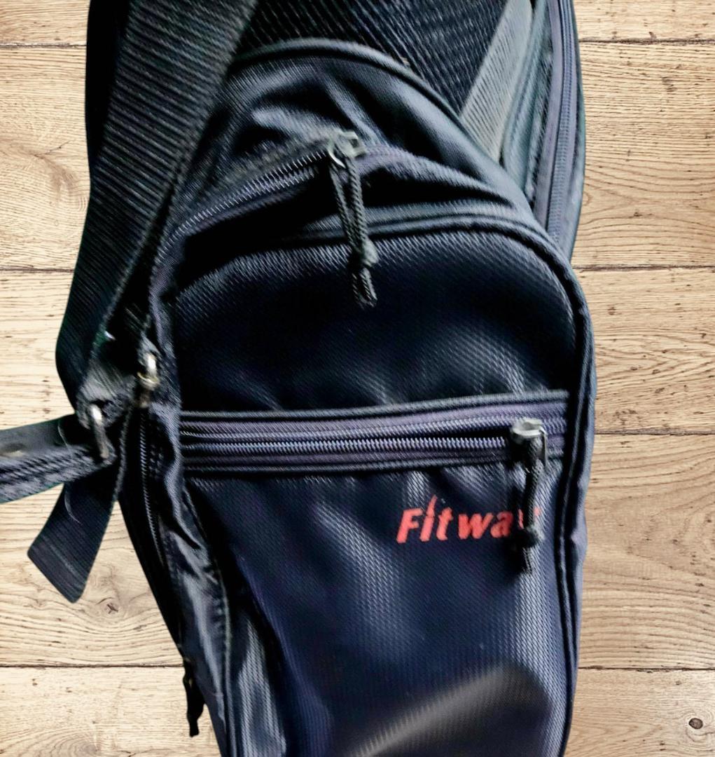 送料無料/美品FitWay 黒 軽量ゴルフバッグ・キャディバッグ