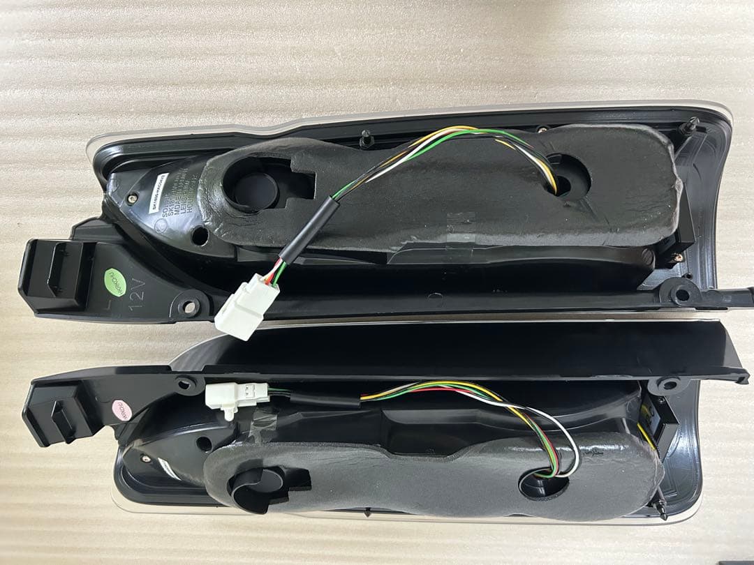 ハイエース200系　LEDテールランプ