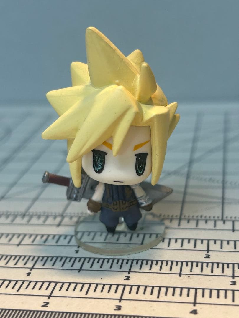 最終値下　　トレーディング アーツ ミニ FF7 クラウド フィギュア