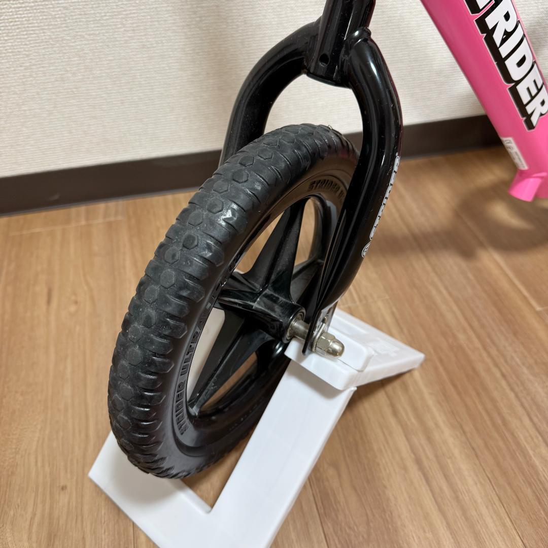使用2回 ストライダー スポーツ 12インチ ピンク スタンド付 STRIDER