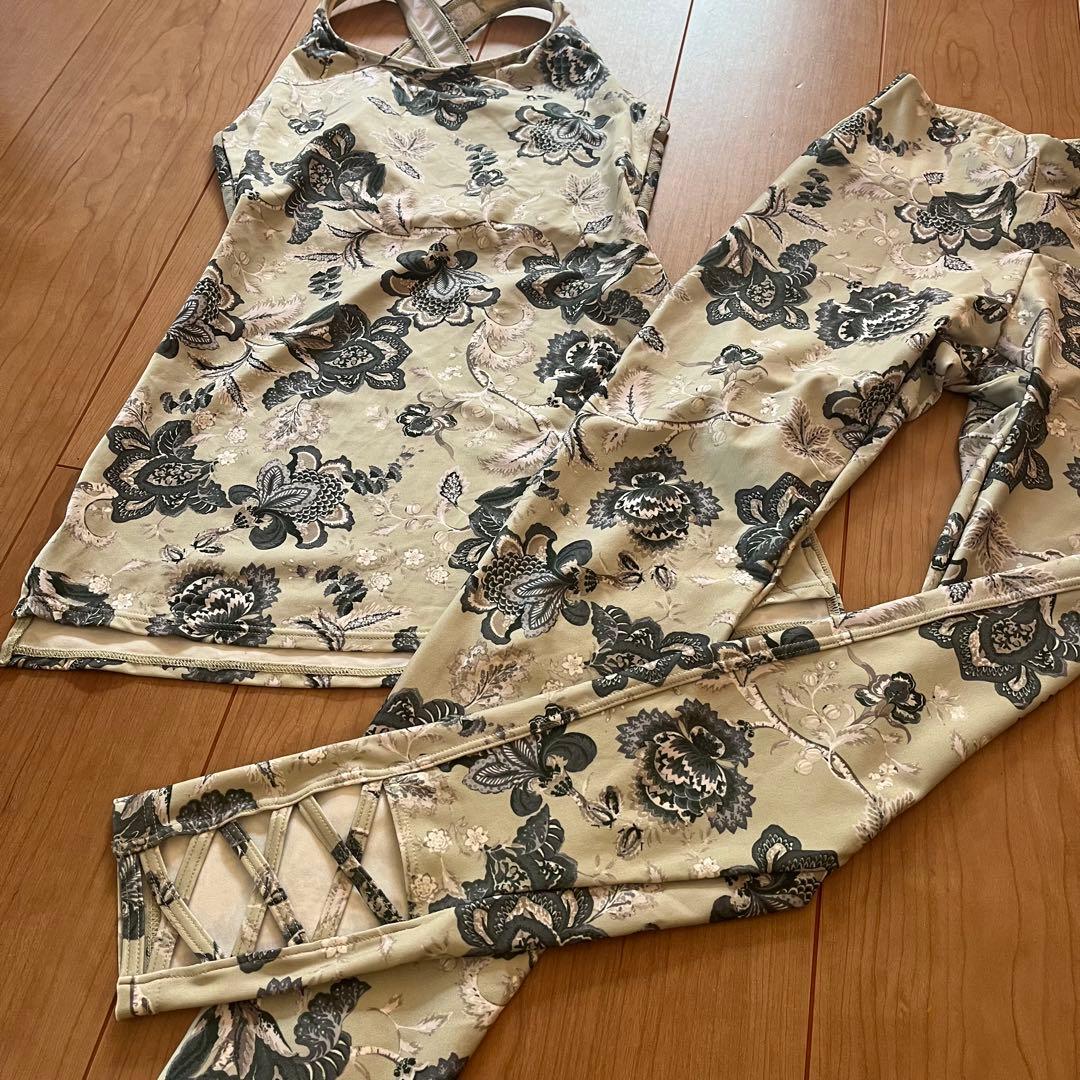 美品　リアルストーン　M セットアップ　ヨガウエア
