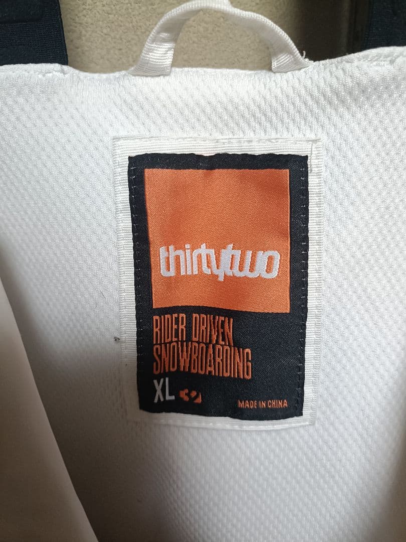 thirtytwo スノーボードウェア XL ホワイト/ブラック　ワンシーズン