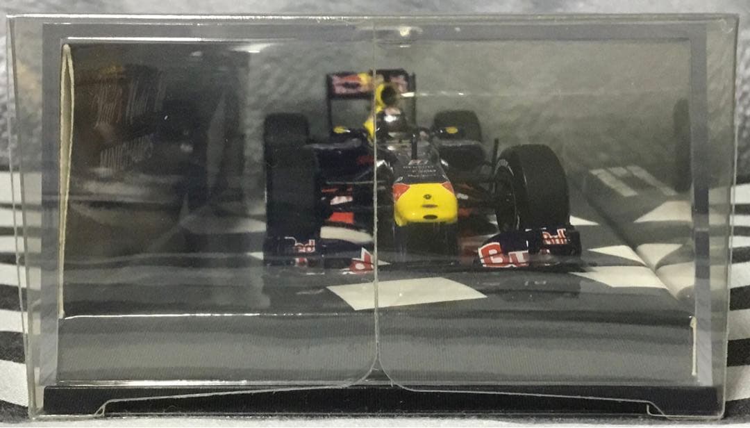 1/43 レッドブル ルノー RB6 ブラジルGP 優勝 2010年 ベッテル