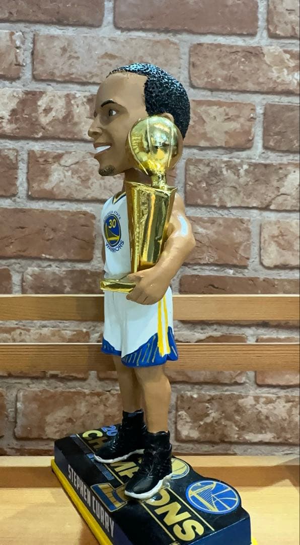 ステフィン・カリー 2017 NBA チャンピオン記念ボブルヘッド トロフィー