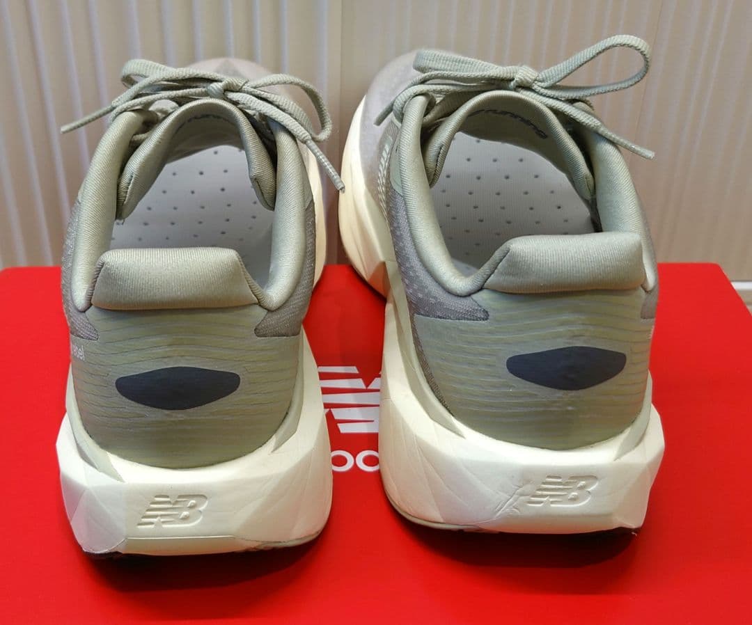 【極美品】ニューバランス　FuelCell Rebel v5 25cm