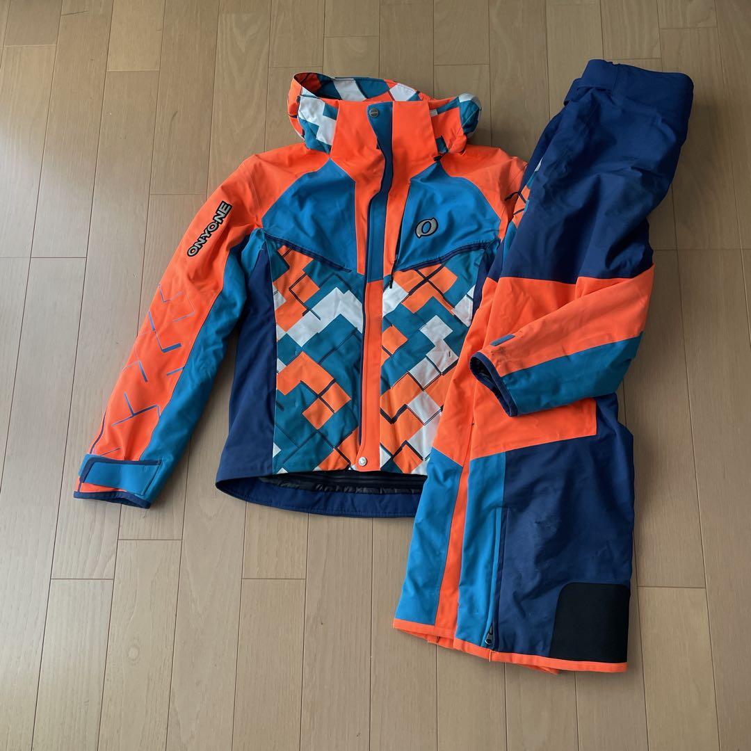 オンヨネ　ONYONE スキーウェア　デモチーム　サイズM 中古