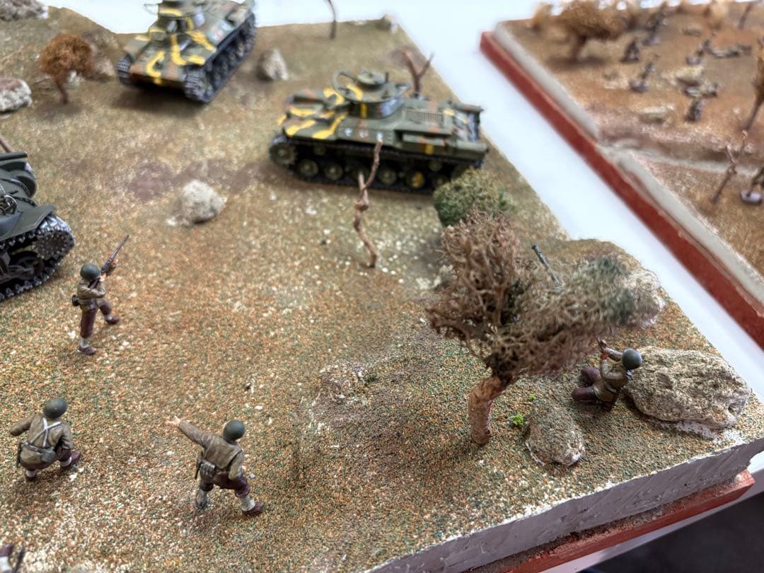 戦車と兵士フィギュアのジオラマ