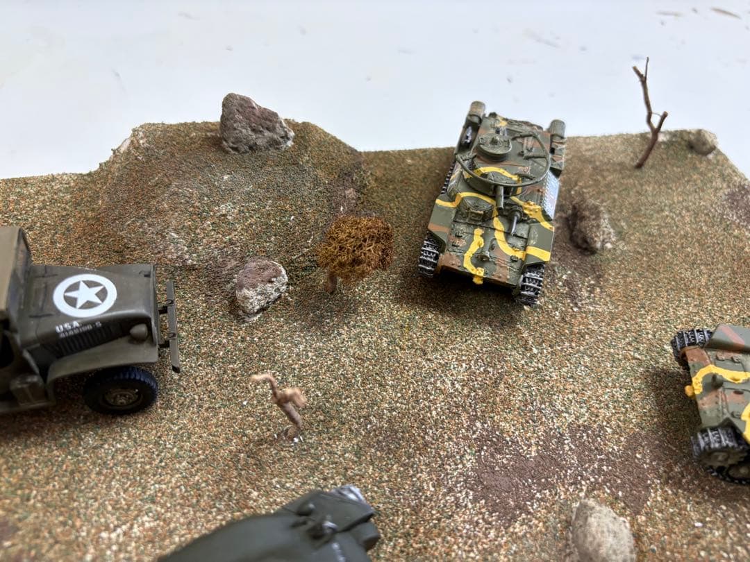 戦車と兵士フィギュアのジオラマ