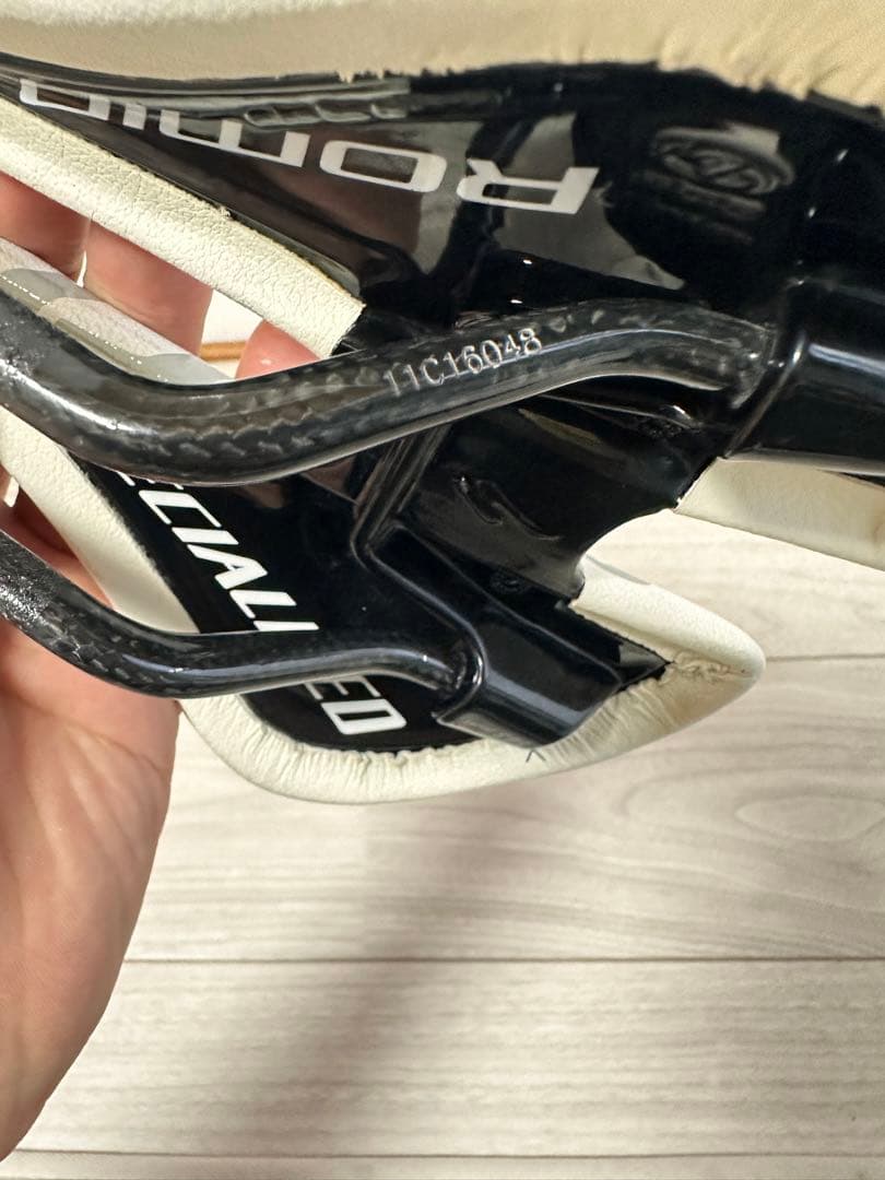 Specialized Romin Carbon サドル 143mm