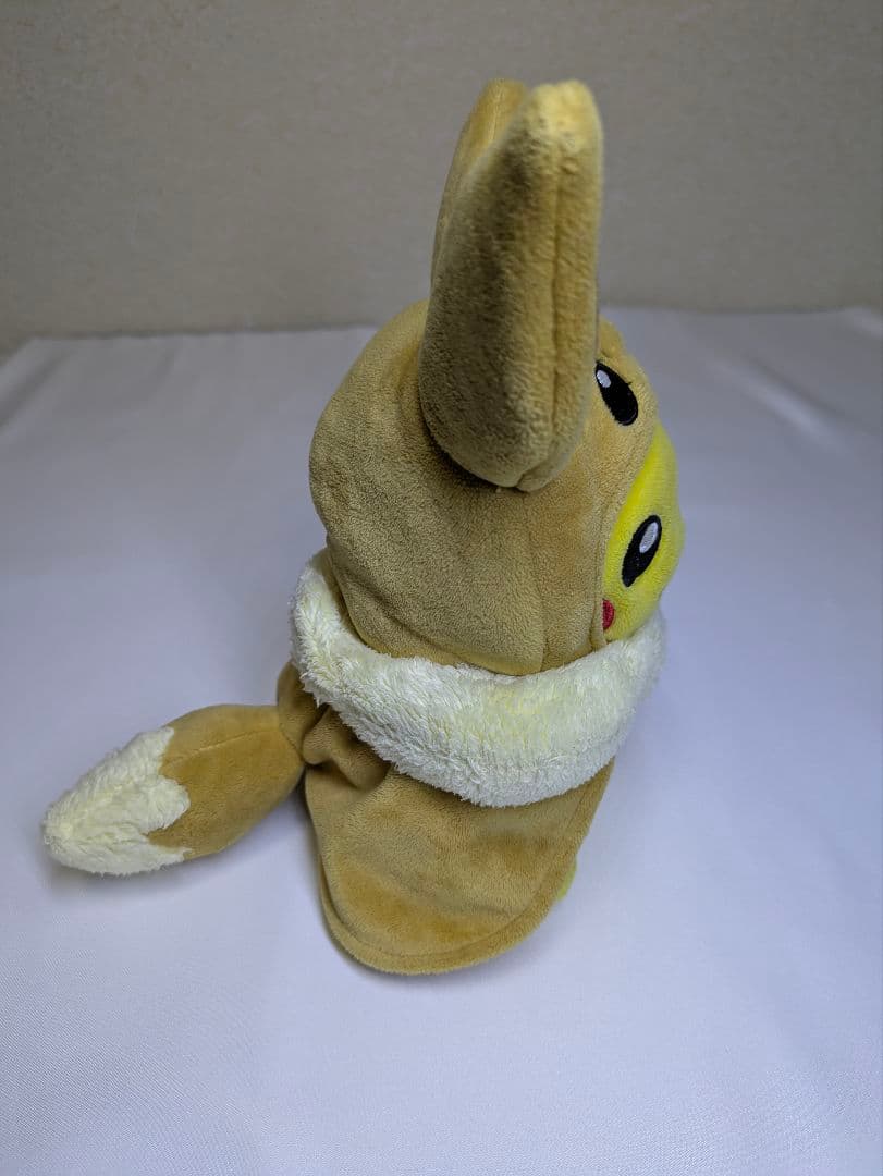 ピカチュウぬいぐるみ　イーブイポンチョ仕様