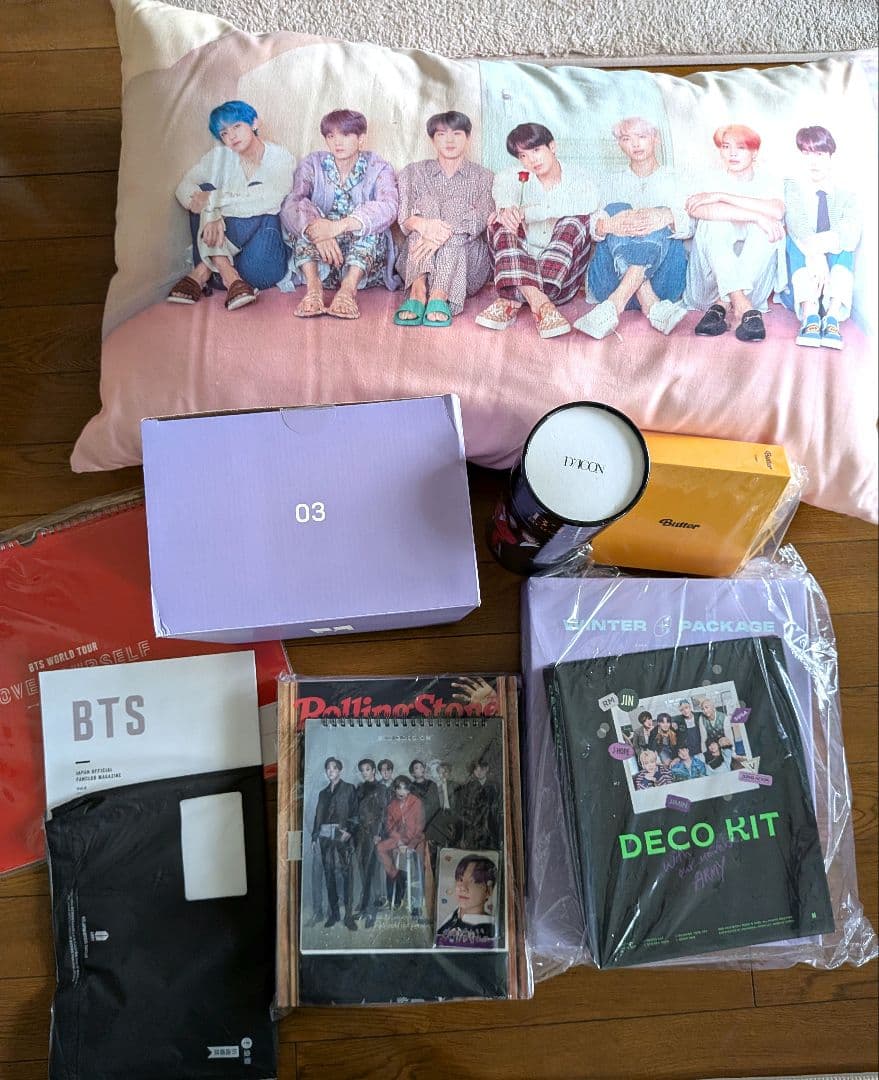 【グッズ詰め合わせ】BTSコレクションまとめ売り特大クッション、トレカなど