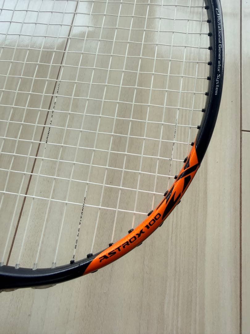 ほぼ未使用。YONEX バドミントンラケット　アストロクス100zx 3u5g