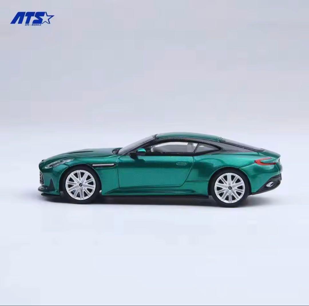 【新品】Aston Martin DB12 1:64 ミニカー　グリーン